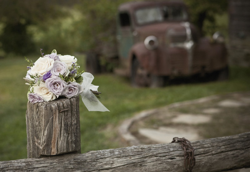 The bride’s bouquet featured blush and lilac roses.