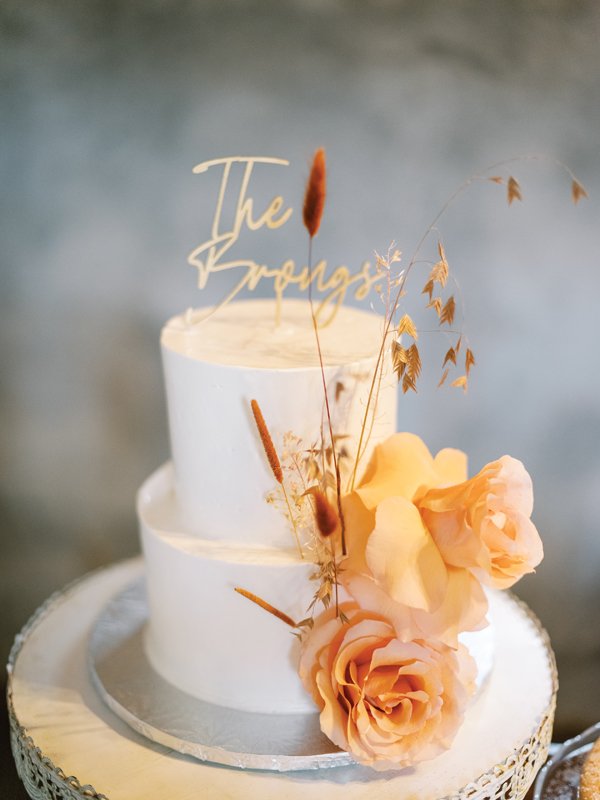 A small, but chic wedding cake served those who preferred the classic wedding dessert.