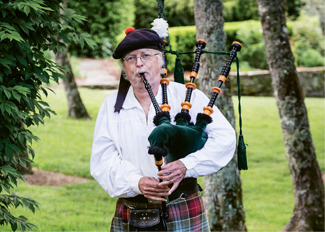 At Saturday’s gala, guests were greeted with bagpipe music.
