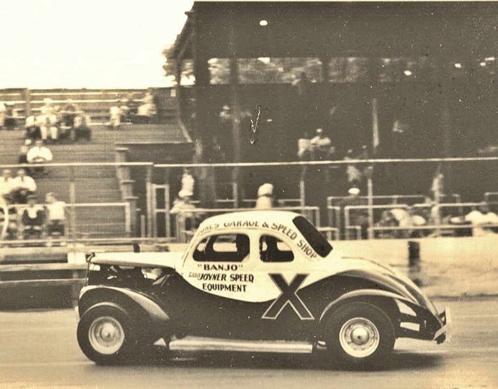 Motorsports Hall of Famer Edwin “Banjo” Matthews operated the iconic “Mr. X” on the speedway. In 1957, Matthews won thirteen straight races on McCormick Field Speedway.