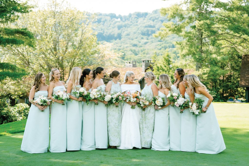 Bridesmaids don shades of seafoam.