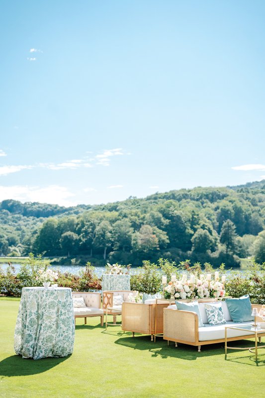 The open seating outside the tent created a perfect cocktail hour locale.