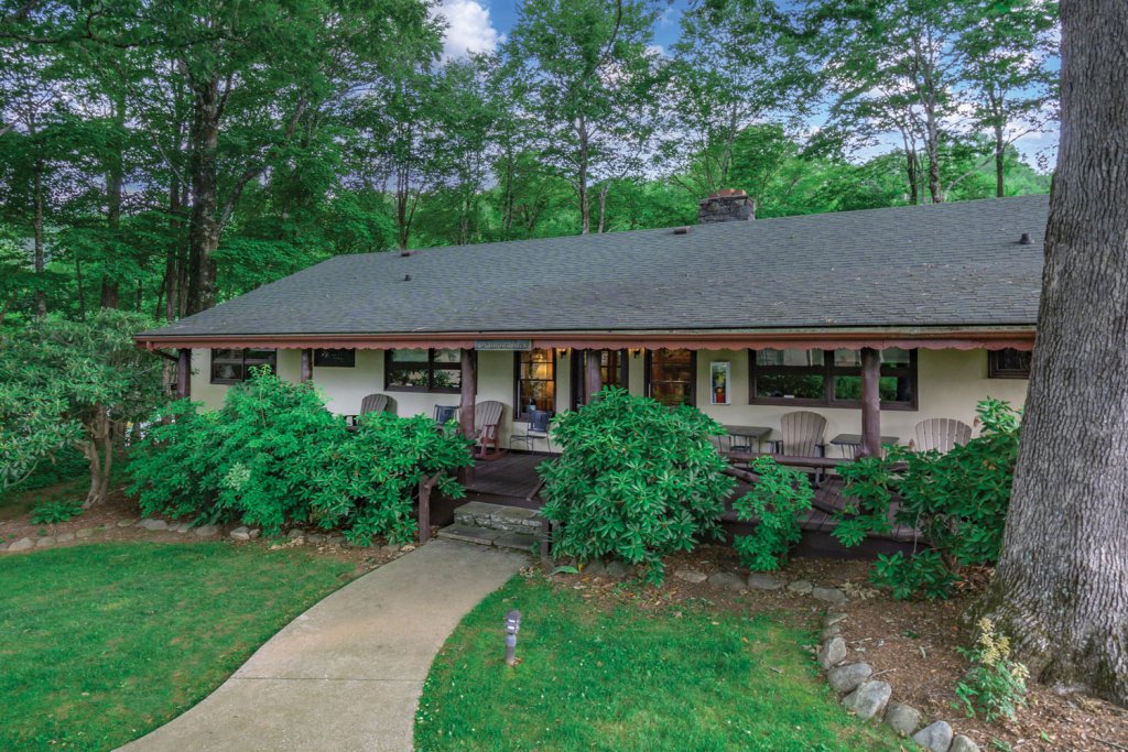 The Diamondback Motor Lodge at the Little Switzerland Inn
