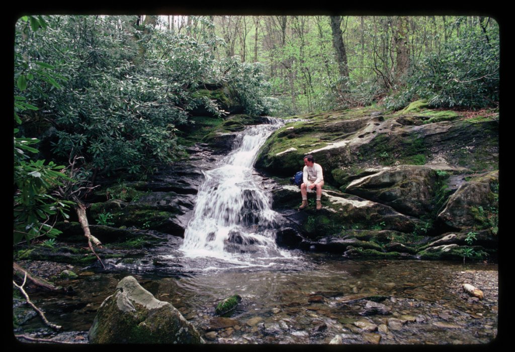 A hiker boulders where Shanty Spring gushes forth (note another painted arrow).