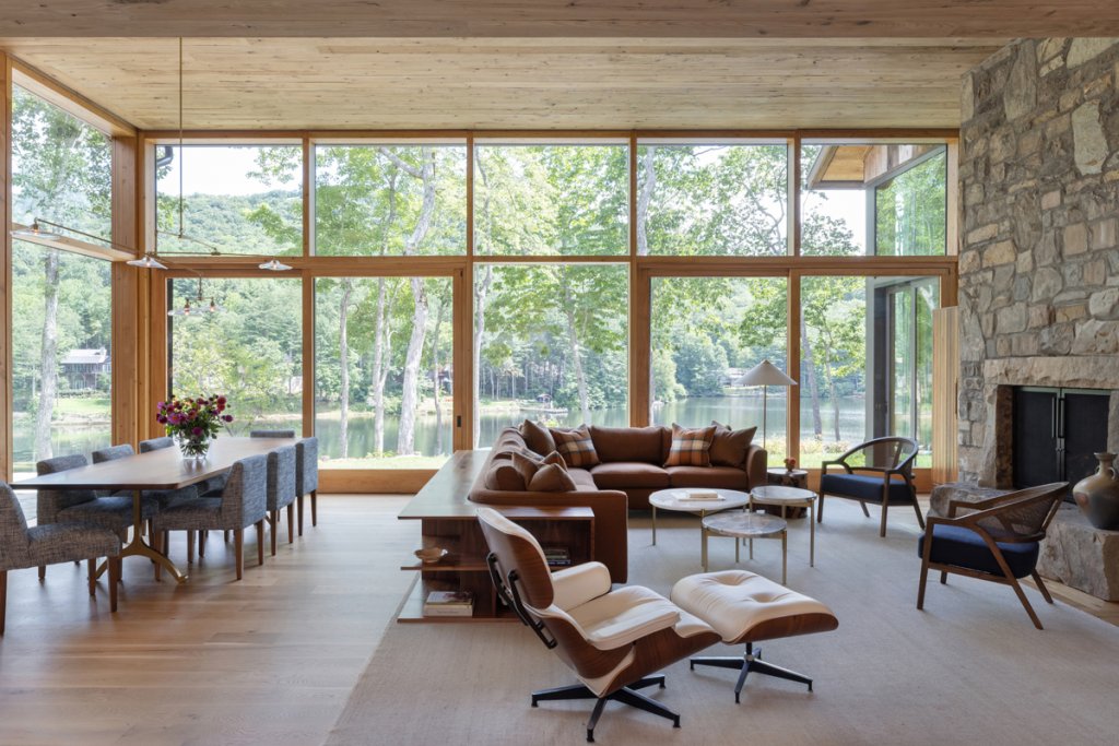Duane and Tricia Crowley’s lakeside home serves as a welcome respite from busy city life and a place where Tricia can be creative in the studio. It flows seamlessy into the outdoors for an organic feel.