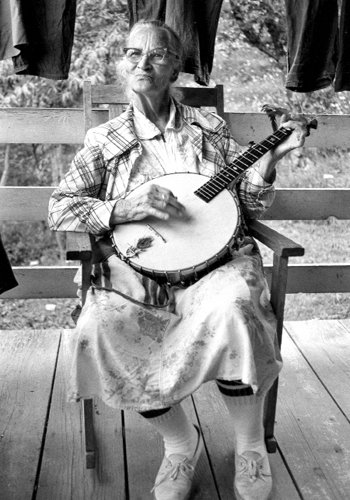 Dellie Norton (1898–1993) Dellie, like many of the old-timers, was born before self-doubt was invented. There was no artifice to her whatsoever. She was strong and wise. Dellie sang the old unaccompanied mountain ballads, many of which were passed down through her family for several hundred years.