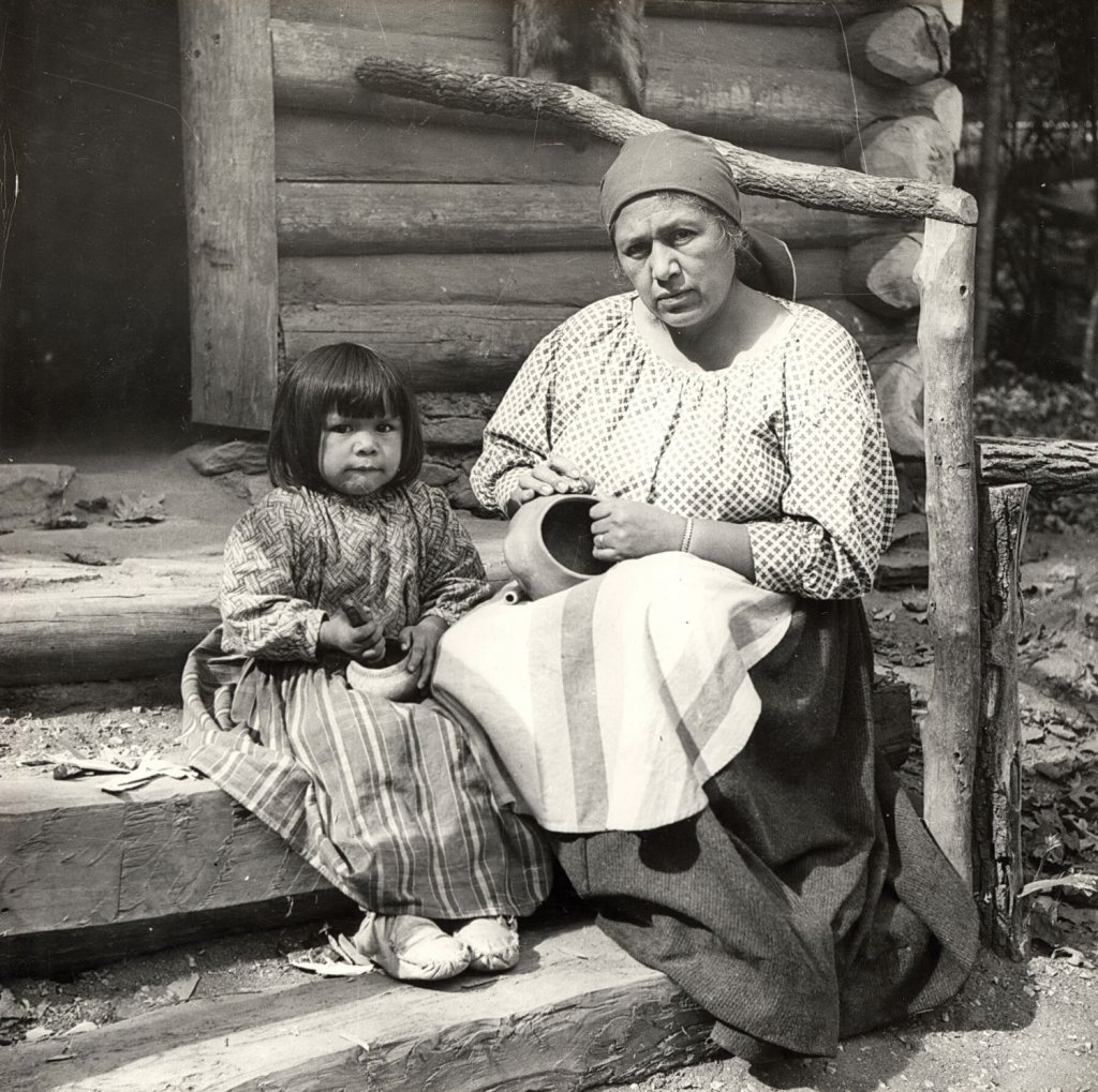 Cora Waneetah, Tara McCoy’s  aunt, sits with her daughter Margaret, passing down pottery techniques (above). The Bigmeat family made many items, including a seven-sided peace pipe.